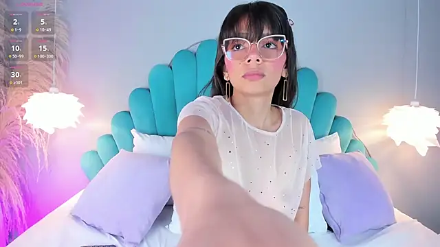 AlassiaHocthner online show from November 21, 2025, 11:53 am