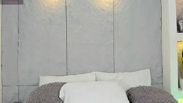 AlassiaHocthner online show from March 17, 2026, 11:57 am