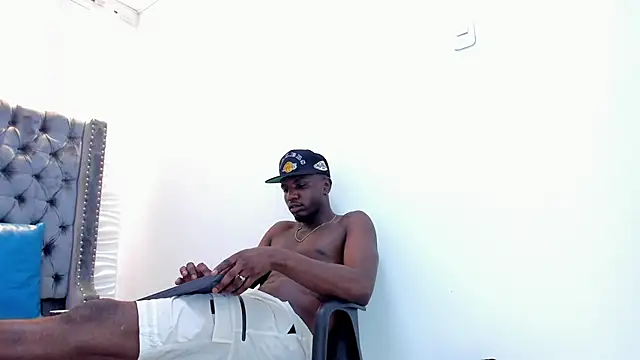 Snapshot of DOUGLAS_099 chatting on September 27, 2025, 4:01 pm DOUGLAS 099 online show from September 27, 2025, 4:01 pm