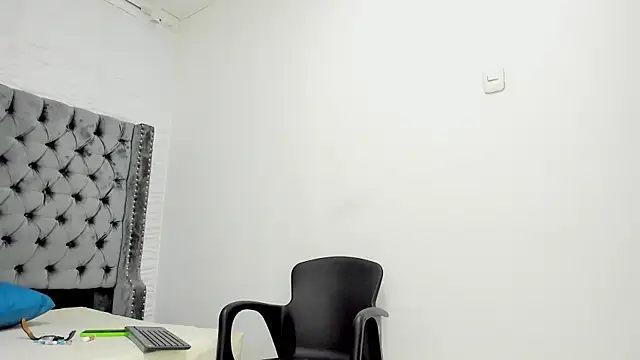 Snapshot of DOUGLAS_099 chatting on October 1, 2025, 1:39 pm DOUGLAS 099 online show from October 1, 2025, 1:39 pm