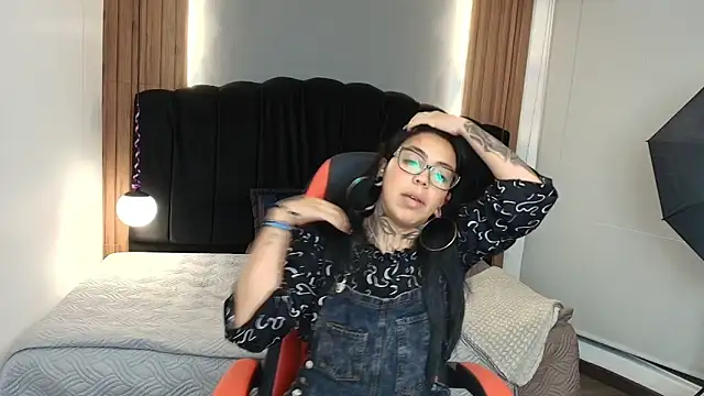LiaMonroee  online show from May 20, 2026, 12:11 pm