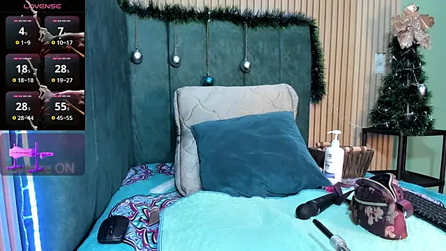 Snapshot of EvelynFoxx- chatting on December 18, 2025, 7:09 pm EvelynFoxx- online show from December 18, 2025, 7:09 pm