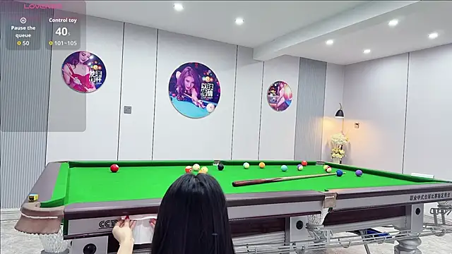 yuer2563 online show from December 5, 2025, 2:58 pm