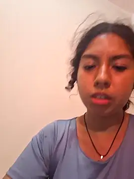 Snapshot of Syndel23 chatting on May 5, 2026, 3:47 am Syndel23 online show from May 5, 2026, 3:47 am