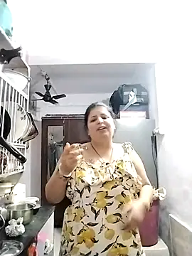 Snapshot of Jann_Riya333 chatting on November 17, 2025, 4:40 am Jann Riya333 online show from November 17, 2025, 4:40 am