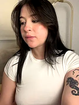 NicoleLeinn online show from September 28, 2025, 8:25 pm