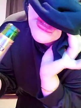 lilyan12 online show from April 24, 2026, 11:18 pm