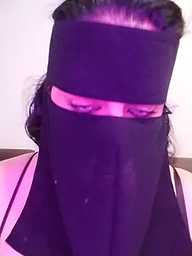 lilyan12 online show from May 14, 2026, 11:00 pm