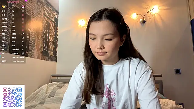 KiraVelvet online show from September 19, 2025, 9:43 am