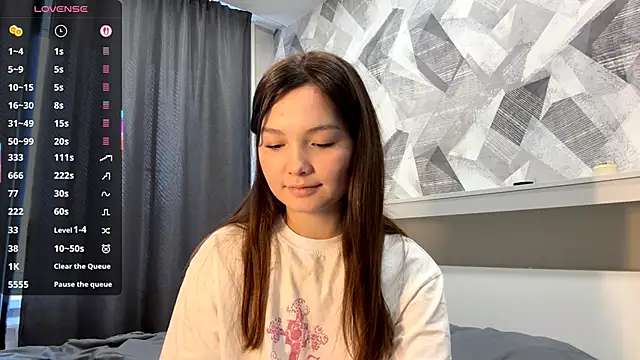 KiraVelvet online show from October 11, 2025, 11:31 am