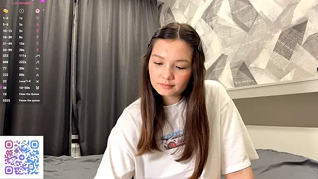 KiraVelvet online show from October 13, 2025, 7:25 pm