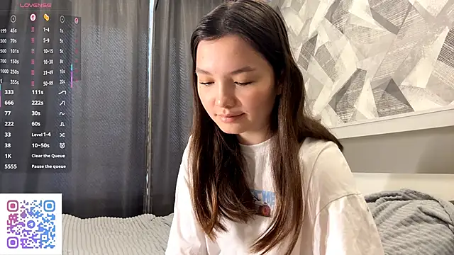 KiraVelvet online show from November 5, 2025, 8:14 am