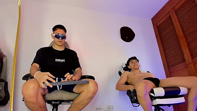 sotooliver3 online show from September 21, 2025, 7:15 pm