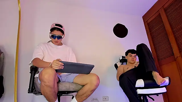 sotooliver3 online show from October 11, 2025, 8:40 pm