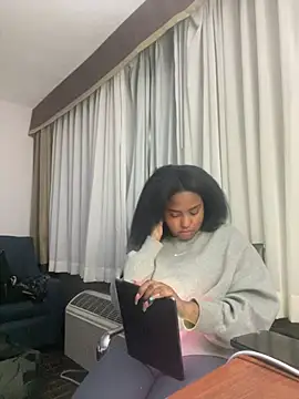 princesslivv online show from February 12, 2026, 5:35 am