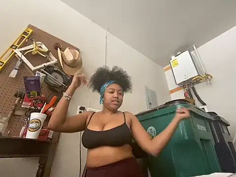 princesslivv online show from April 11, 2026, 7:07 pm