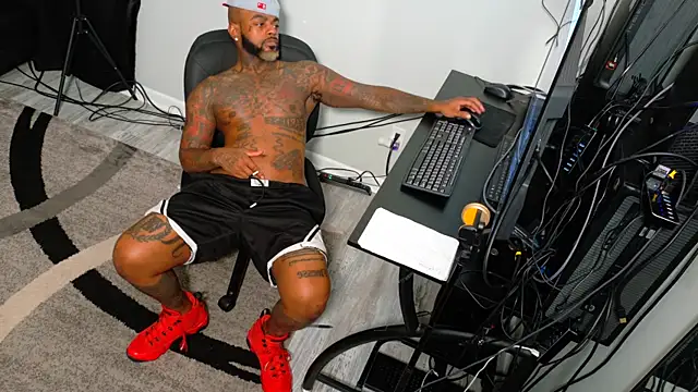 SLANGONDEMHOES online show from October 29, 2025, 1:30 am