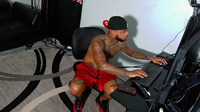 SLANGONDEMHOES online show from November 23, 2025, 5:46 pm