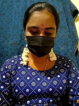 mini-queen online show from October 8, 2025, 4:48 pm