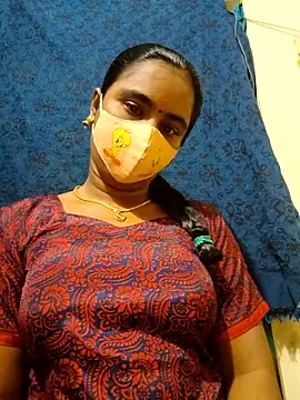 Snapshot of mini-queen chatting on February 9, 2026, 5:28 pm mini-queen online show from February 9, 2026, 5:28 pm