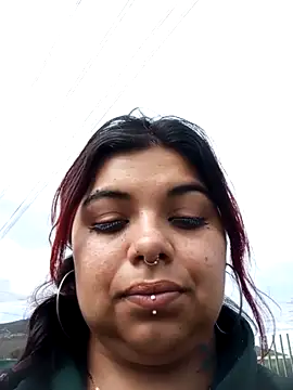 snow belle online show from October 28, 2025, 7:16 pm