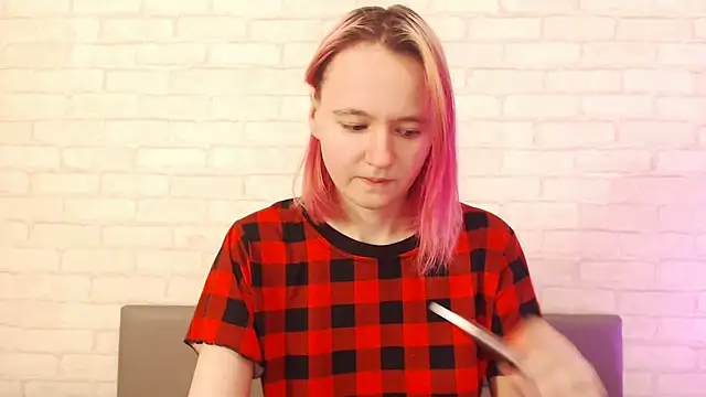 Ericha Stone online show from November 20, 2025, 1:39 am