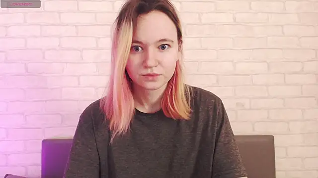 Ericha Stone online show from April 4, 2026, 1:26 am