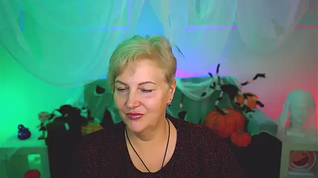 MaryMogan online show from October 26, 2025, 12:22 pm