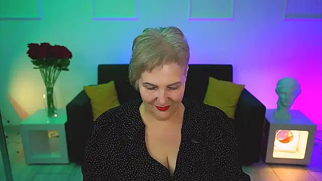 MaryMogan online show from November 11, 2025, 4:56 am