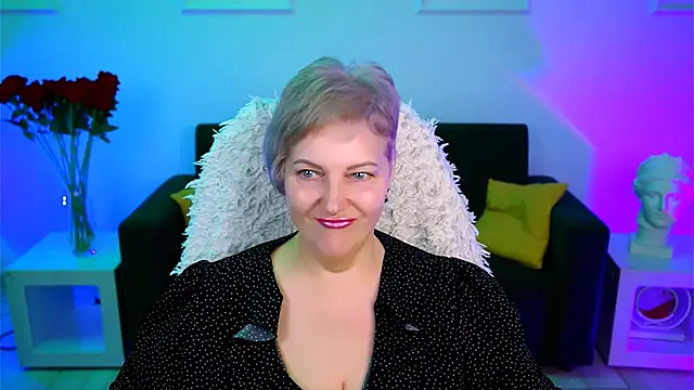 MaryMogan online show from November 17, 2025, 4:51 am