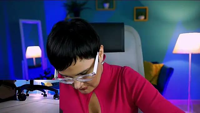 LauraDavidsons online show from December 14, 2025, 7:29 pm