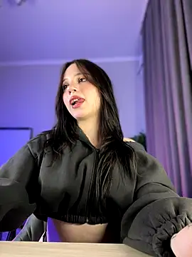 Snapshot of YourLittleDevil chatting on September 21, 2025, 1:35 pm YourLittleDevil online show from September 21, 2025, 1:35 pm