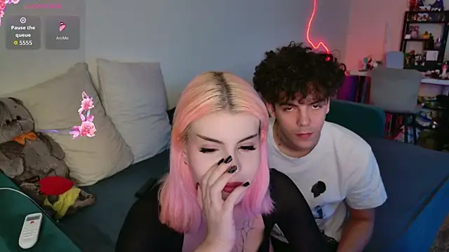 Alice18James online show from September 16, 2025, 6:31 pm