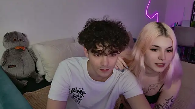 Alice18James online show from September 25, 2025, 6:39 am