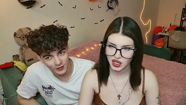 Alice18James online show from October 13, 2025, 6:19 pm