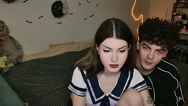 Alice18James online show from October 18, 2025, 7:03 pm