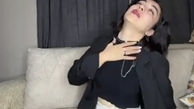 TAG MIGGI online show from November 17, 2025, 6:03 pm