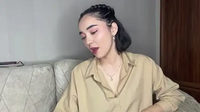 TAG MIGGI online show from November 19, 2025, 5:13 pm