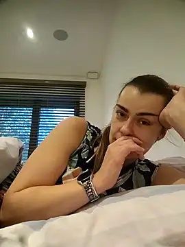 Snapshot of Carolinemiam chatting on October 30, 2025, 4:08 pm Carolinemiam online show from October 30, 2025, 4:08 pm