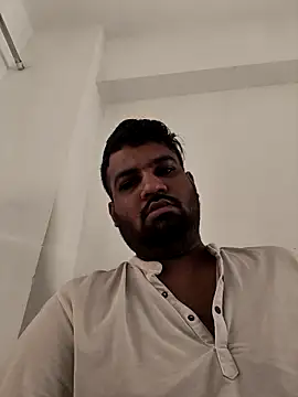 vinay smalldick online show from April 16, 2026, 1:39 am