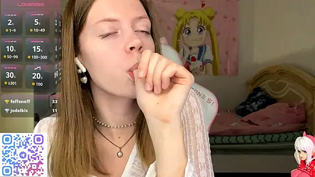 Snapshot of VibeQueenLucy chatting on November 3, 2025, 12:28 pm VibeQueenLucy online show from November 3, 2025, 12:28 pm