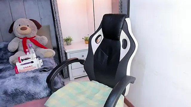 Miyu Komori online show from March 30, 2026, 7:37 pm