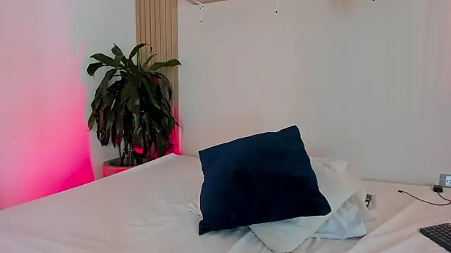 Snapshot of Cristalfoxy_ chatting on November 5, 2025, 7:36 pm Cristalfoxy online show from November 5, 2025, 7:36 pm