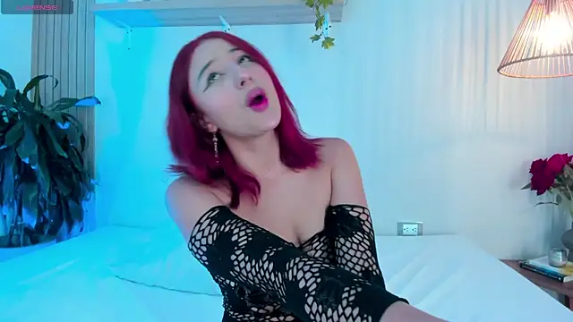 Snapshot of Cristalfoxy_ chatting on November 12, 2025, 7:35 pm Cristalfoxy online show from November 12, 2025, 7:35 pm