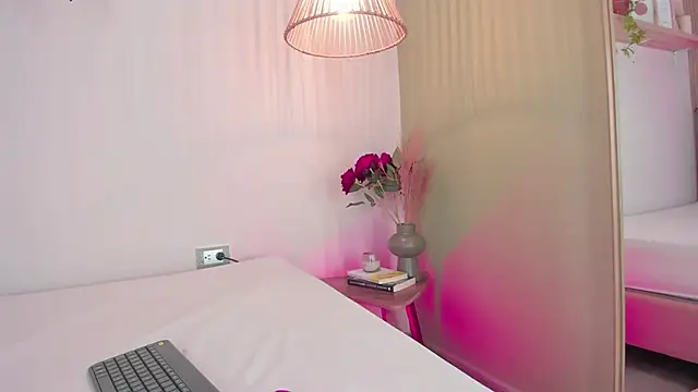 Snapshot of Cristalfoxy_ chatting on November 15, 2025, 7:43 pm Cristalfoxy online show from November 15, 2025, 7:43 pm