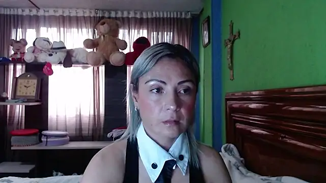  Charlize theron  online show from October 7, 2025, 8:17 pm