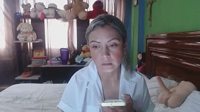  Charlize theron  online show from January 8, 2026, 9:06 pm