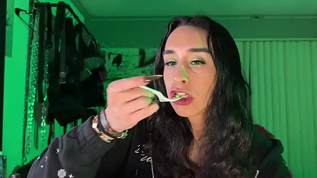 xoFrankie online show from March 31, 2026, 3:30 am