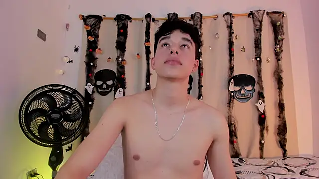 Snapshot of mrhot_night chatting on October 22, 2025, 11:37 pm mrhot night online show from October 22, 2025, 11:37 pm