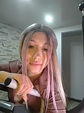 Snapshot of Ella_rr chatting on April 23, 2026, 1:18 am Ella rr online show from April 23, 2026, 1:18 am